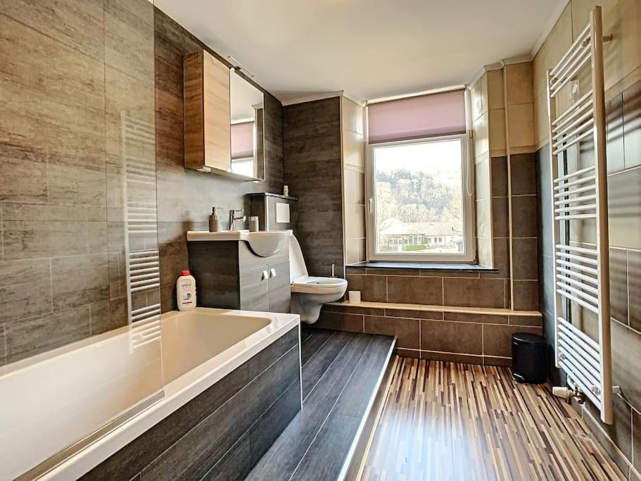 Vue Sur Meuse Avec Jacuzzi Et Sauna Exterieur. Yvoir Zewnętrze zdjęcie